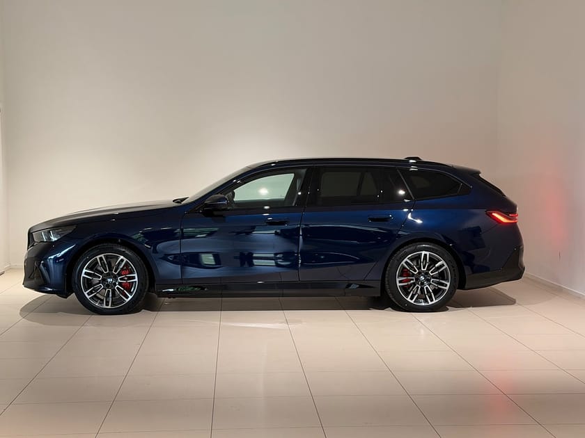 Bild 2 av BMW i5 xDrive40 Touring xDrive40, M-Sport Pro, Harman Kardon-Räntekampanj 0,95%
