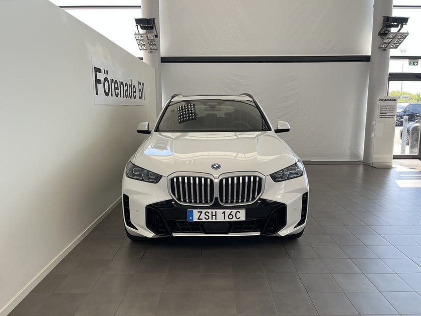 Bild 2 av BMW X5 xDrive50e 2,95%ränta M Sport 21" Innovation H/K Drag