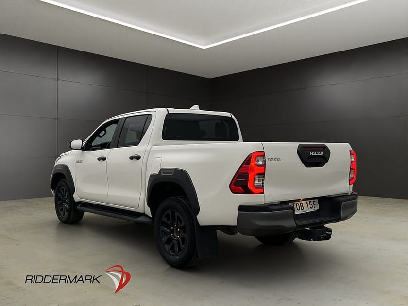 Bild 5 av Toyota Hilux Dubbelhytt Invincible 2.8 4WD Drag Kamera Skinn Diff Moms