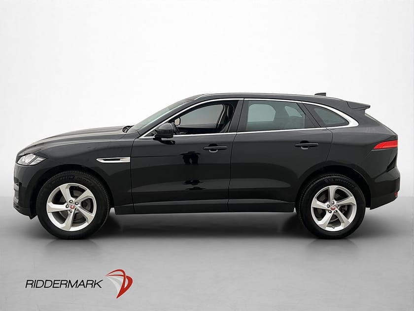 Bild 5 av Jaguar F-Pace 20d AWD 180hk Panorama Kamera CarPlay Skinn