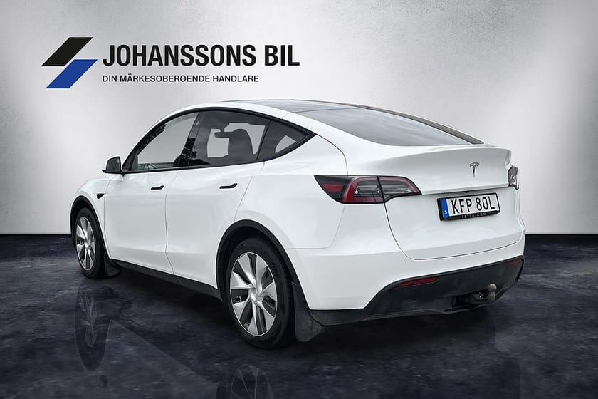 Bild 3 av Tesla Model Y Long Range AWD Dragkrok Autopilot Moms