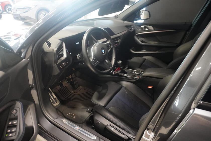 Bild 2 av BMW 118i 136hk M Sport HiFi Kamera Rattvärme LED Farthållare