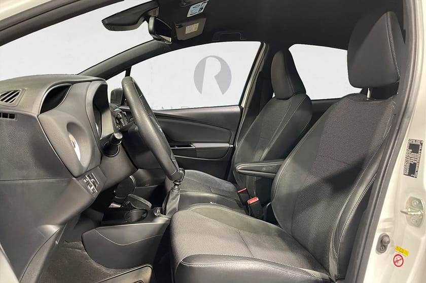 Bild 3 av Toyota Yaris 5-dörrar 1.5 VVT-iE 111 HK EXECUTIVE M&K 3700 MIL 16"