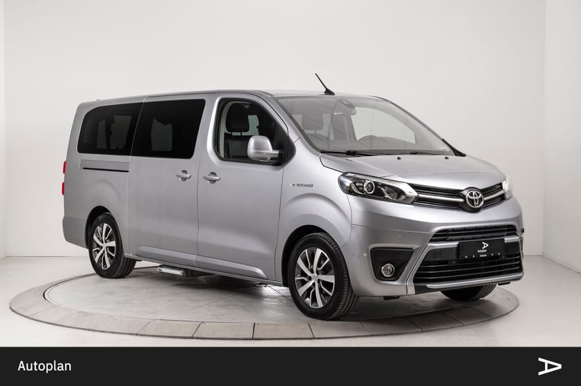 Bilde 1 av Toyota ProAce Verso Electric Lang Executive Shuttle Rullestolrampe