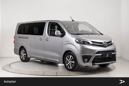 Toyota ProAce Verso Electric Lang Executive Shuttle Rullestolrampe