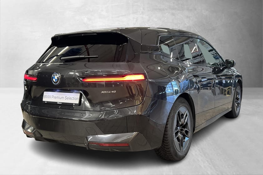 Bilde 3 av BMW iX xDrive40 FullyCharged, Sportspk.,Pano,Lazer,Harman/Kardon,22"