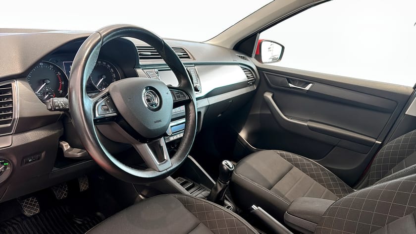 Bild 2 av Škoda Fabia Kombi 1.0 TSI P-sensorer/Låg-Bränsleförbrukning