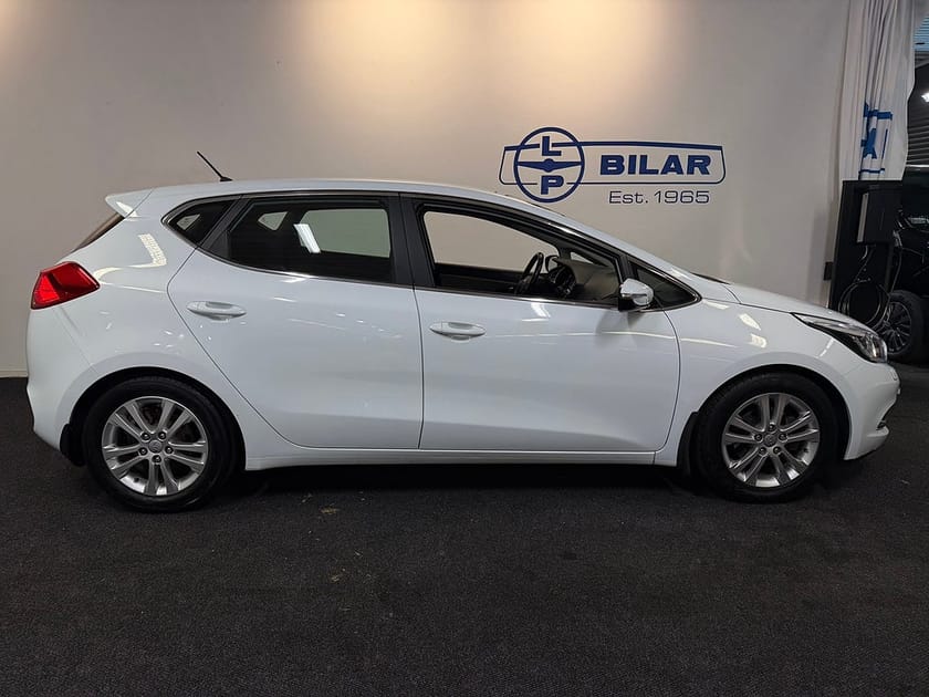 Bild 2 av Kia cee'd 1.6 GDI | Kupévärmare | Vhjul | Bluetooth | Nyservad