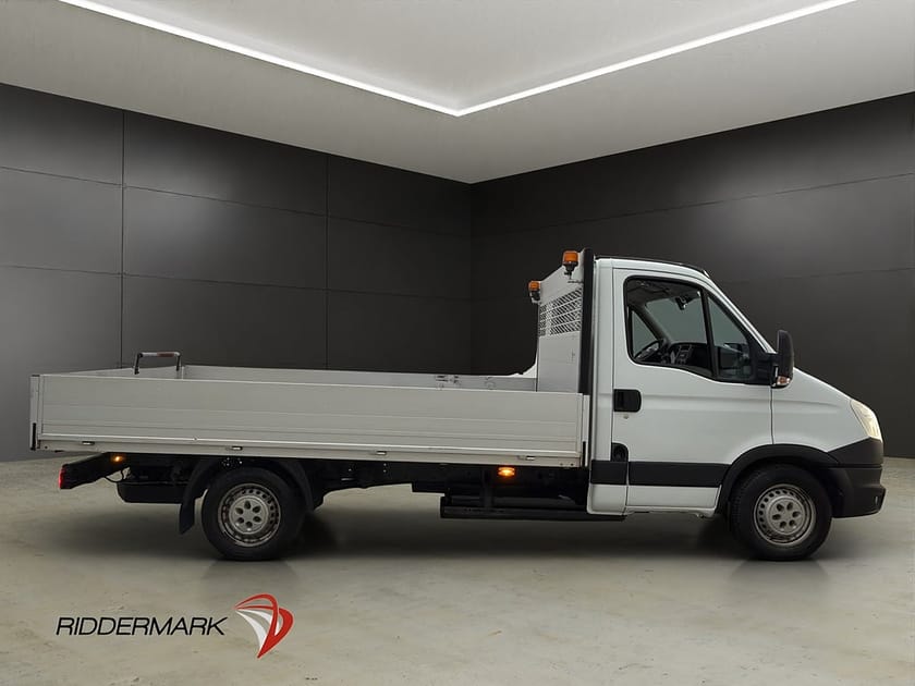 Bild 2 av Iveco Daily 35C14 NP Chassi Cab 3.0HPI FLAKBIL M-Värmare B-Kamera Moms Låga-mil