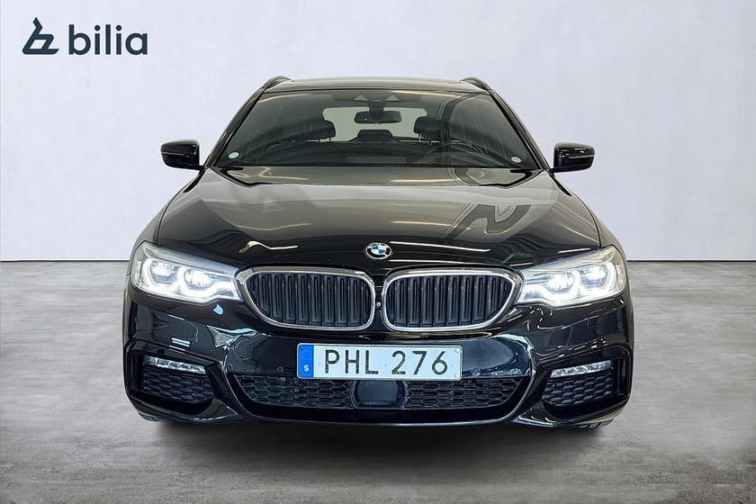 Bild 2 av BMW 540i xDrive Touring M Sport/Pano/Värmare/HuD/Elstol/Drag