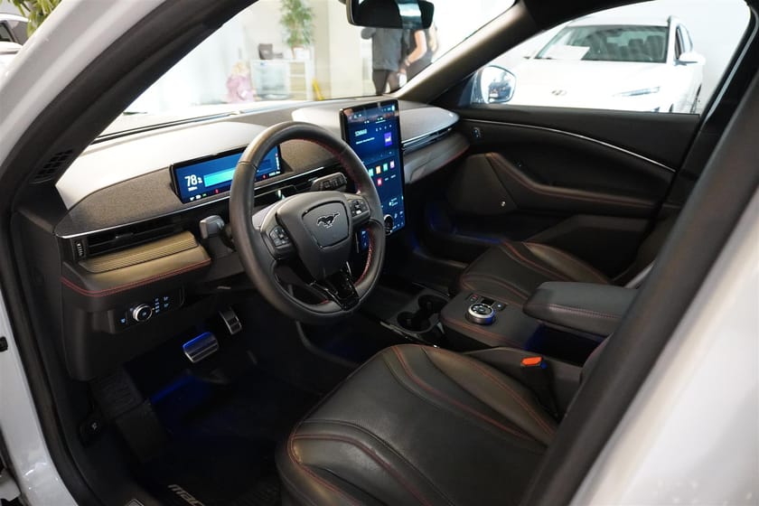 Bild 3 av Ford Mustang Mach-E Long Range AWD Teknikpaket 360°