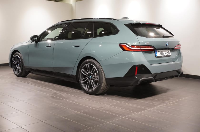 Bild 3 av BMW i5 xDrive40 Touring M Sport Active Ed Drag DA H K
