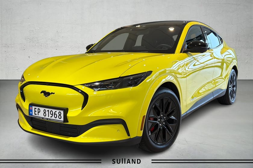 Bilde 1 av Ford Mustang Mach-E Long Range AWD GRABBER YELLOW | VARMEPUMPE | PANORAMATAK