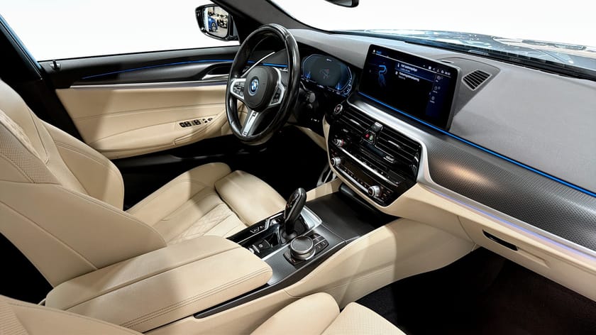 Bild 3 av BMW 530e xDrive Touring M Sport Drag Rattvärme