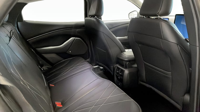 Bild 5 av Ford Mustang Mach-E Standard Range SR 269hk RWD Teknikpaket 360 kamera