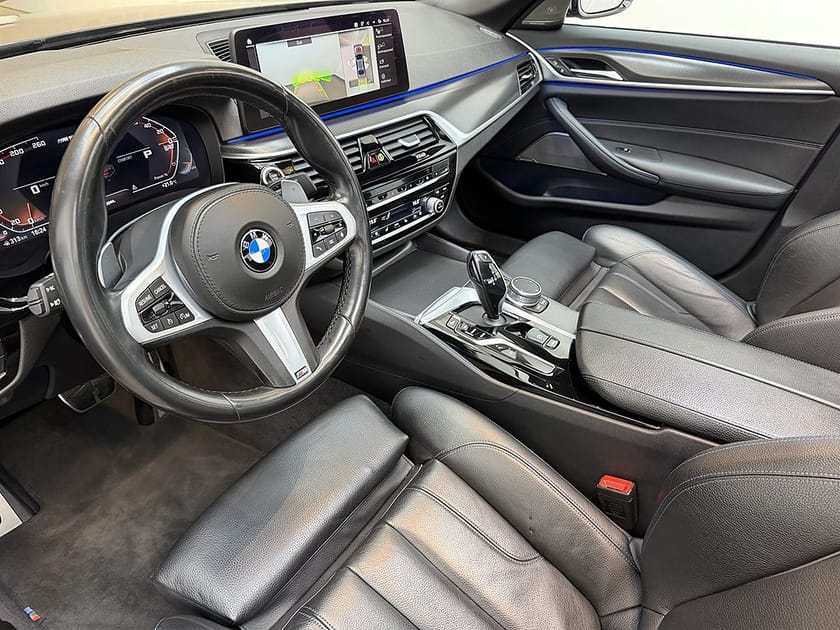 Bild 4 av BMW M550i xDrive Sedan M550 530hk Tlucka/Navi/360kamera/HarmanK