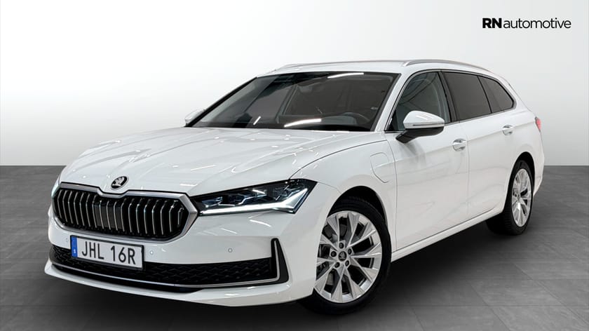 Bild 1 av Škoda Superb iV Kombi | P-Värmare | Navi | Dragkrok | Rattvärme
