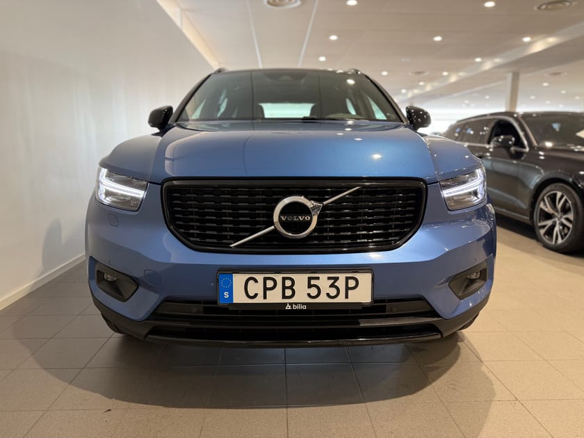 Bild 2 av Volvo XC40 T3 FWD aut R-Design / Dragkrok / Minnesstol / Sensorer / 10 000kr tillbehör /