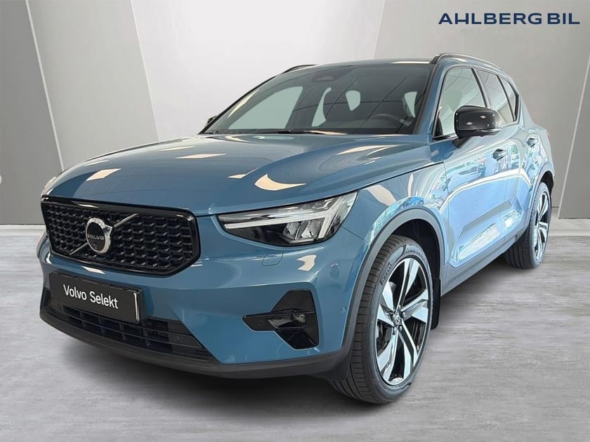Bild 4 av Volvo XC40 B3 FWD Bensin Plus Dark, Dragkrok Halvautomatisk, Pakeringskamera 360, Förarstöd, 20"5 tum, Google Maps