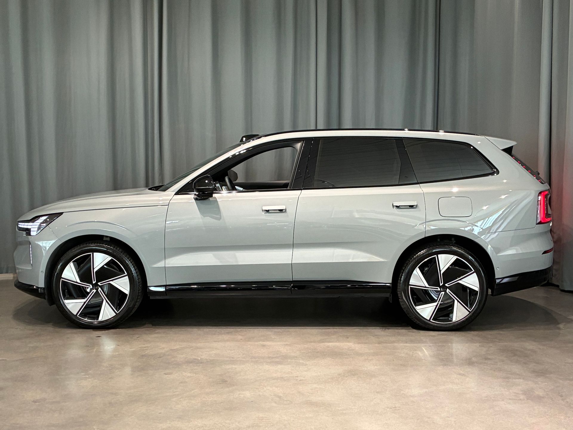 Volvo EX90 Twin M Performance Ultra 2025, bild 5/10