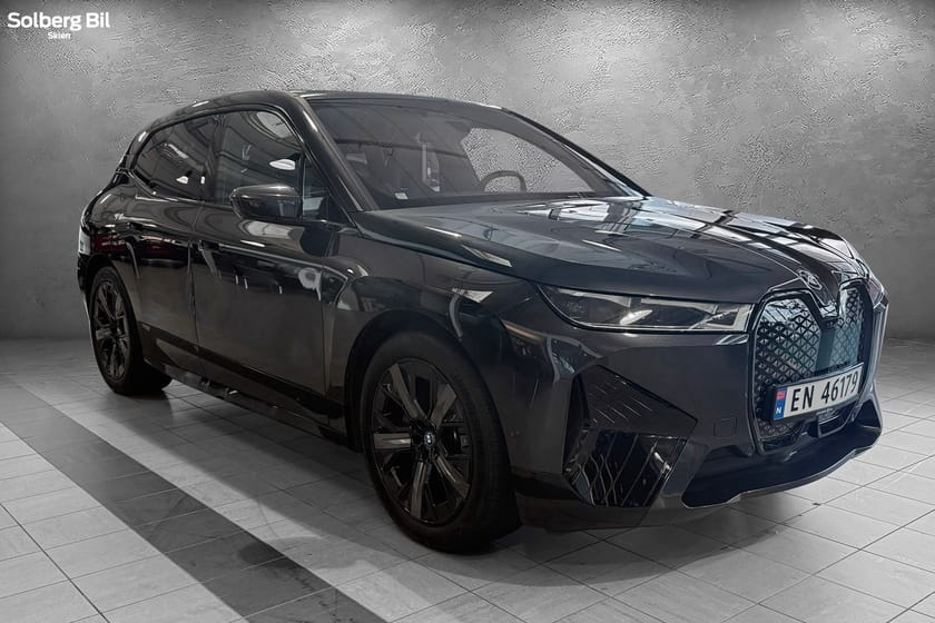 Bilde 4 av BMW iX xDrive50 BSI/LUFT/HARMAN/PANO/KROK/ACTIVE STEERING