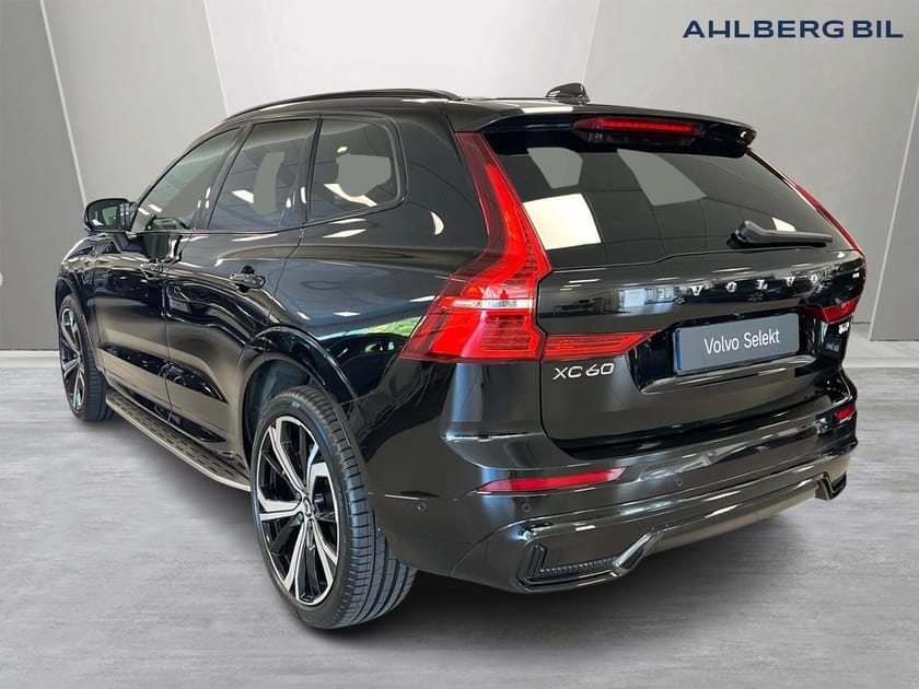 Bild 3 av Volvo XC60 T6 Plus Dark Edition, Dragkrok halvautomatisk, Parkeringskamera 360, HarmanKardon, 21"2 tum, Sidesteps, Google Maps, Apple Carplay