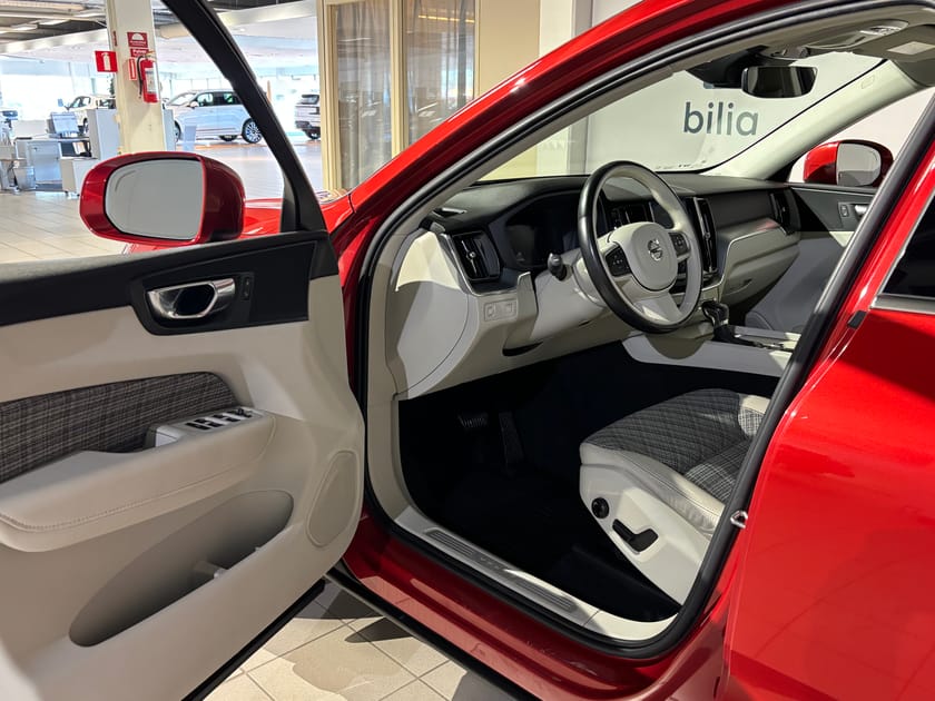 Bild 4 av Volvo XC60 T5 II AWD Business Advanced | Pano | Dragkrok |