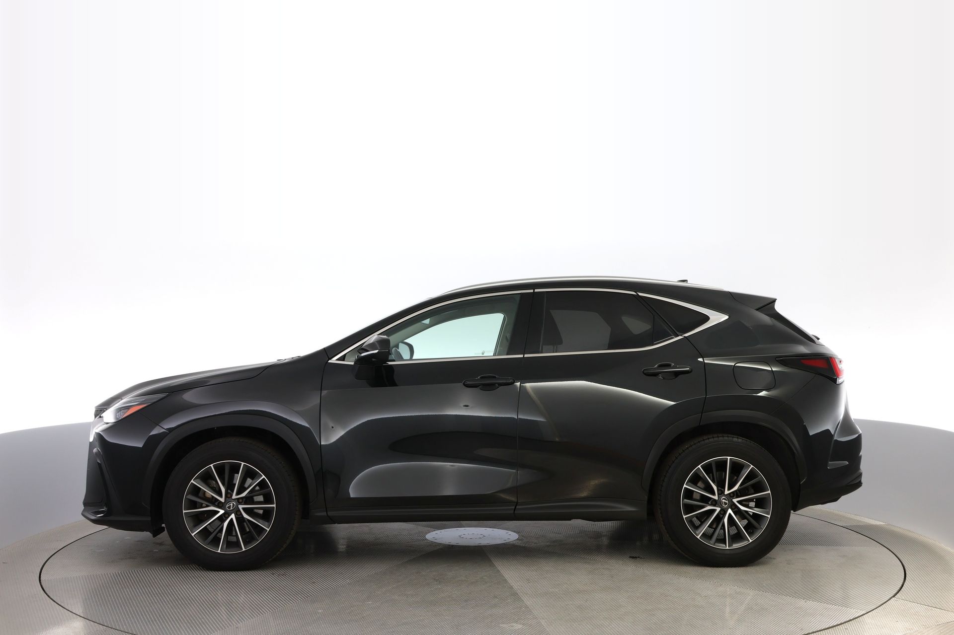 Lexus NX 450h+ E-CVT 309hk Executive 2023, kuva 2/10