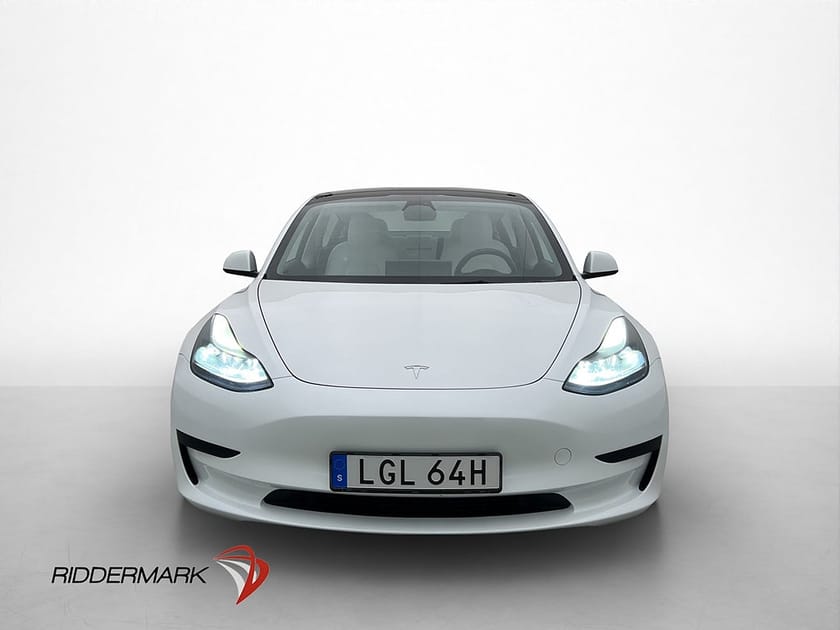 Bild 3 av Tesla Model 3 Standard Range Värmepump Ljus interiör MOMS