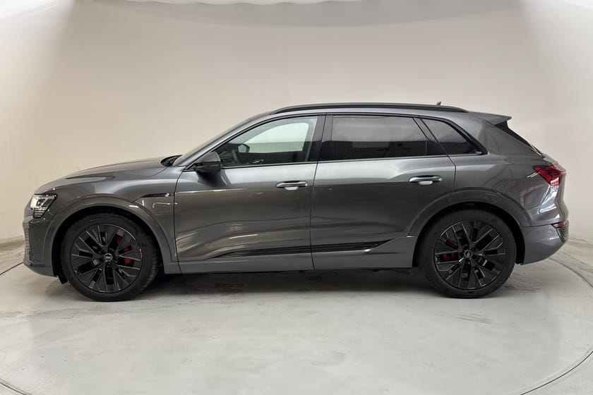 Bild 2 av Audi Q8 55 e-tron quattro (408hk) S line Matrix 360