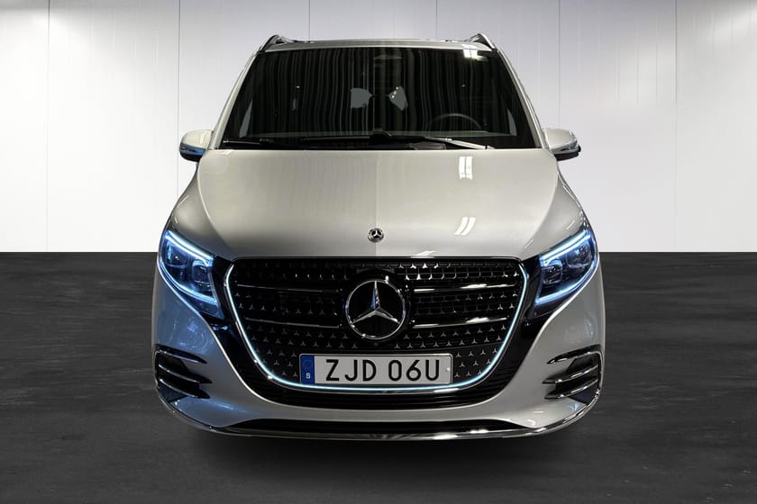 Bild 5 av Mercedes-Benz V 300d 4MATIC 3.2t 300 D LÅNG AVANTGARDE 4M | AMG | 360 | Burmester | 7-Sits |