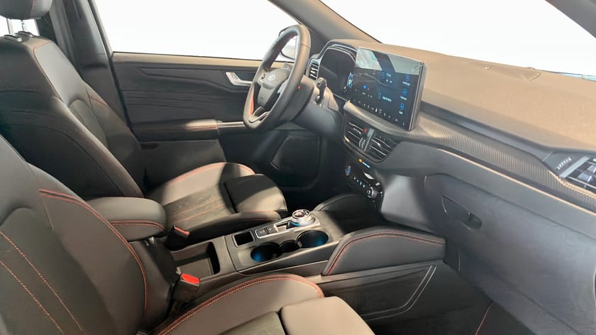Bild 3 av Ford Kuga Plug-In Hybrid ST-LINE X 243hk PHEV / 360° / Drag / B&O