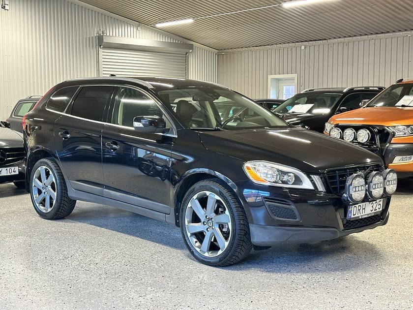 Bild 1 av Volvo XC60 D3 AWD Geartronic Summum Euro 5 Nyservad Nya 20'' Däck