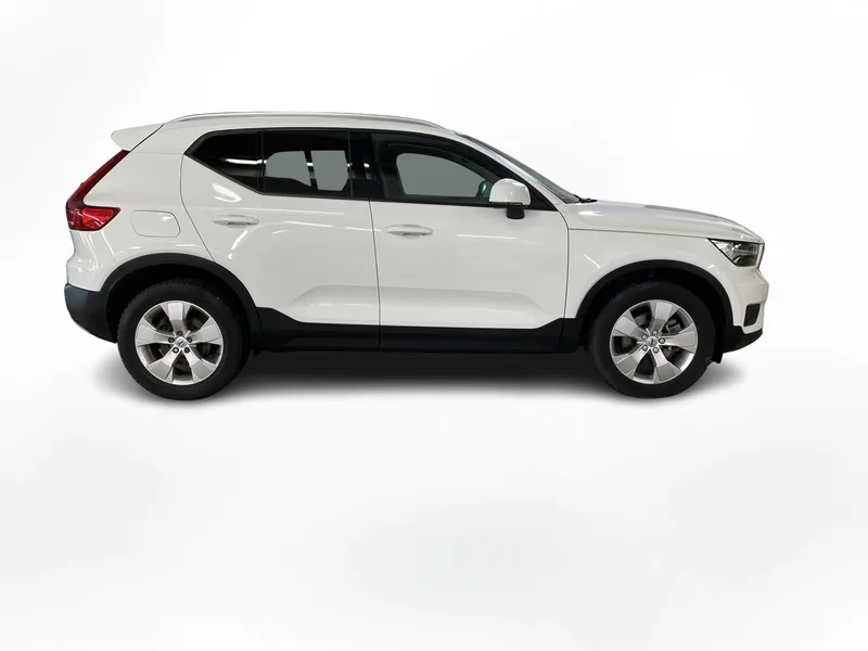 Bild 6 av 14 – Volvo XC40 B4 FWD Bensin Momentum Advanced Edt
