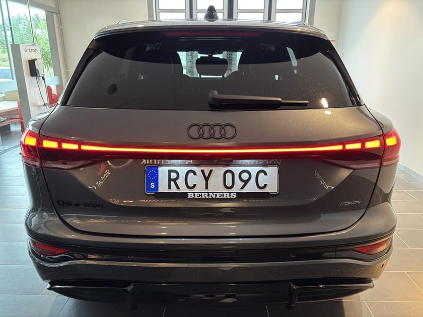 Bild 4 av Audi Q6 e-tron quattro S-LINE SUV  LUFTFJ. 429 HK