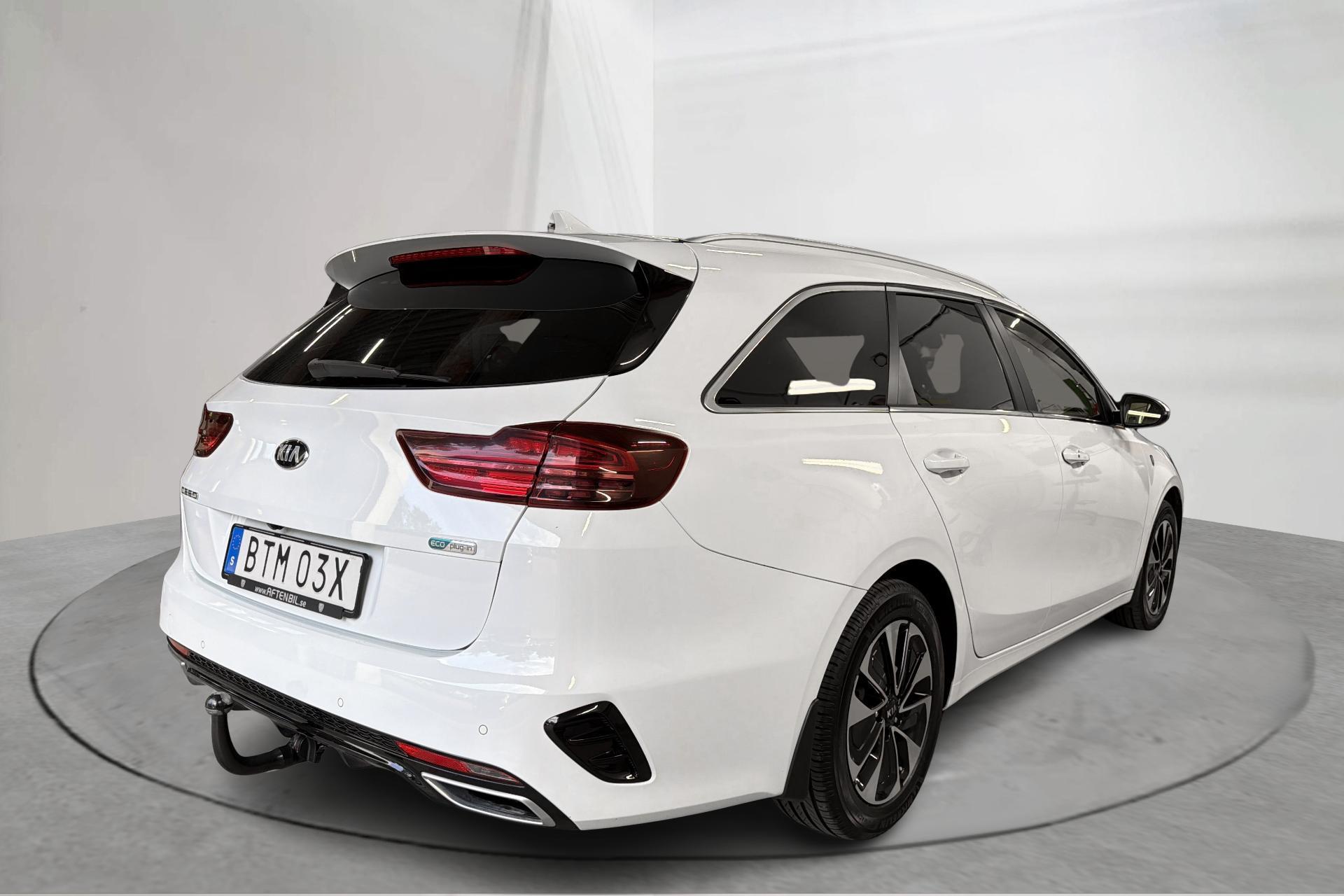 Kia Ceed Sportswagon Plug-in Hybrid 2021, photo 3/10
