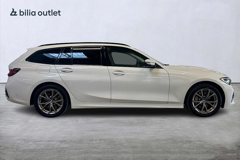 Bild 5 av BMW 330e xDrive Touring aut Sport line 292hk Navi Drag B-kamera