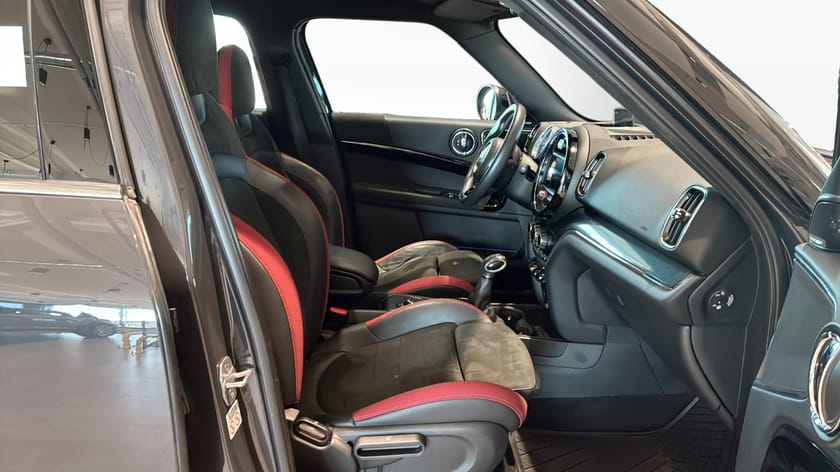 Bild 3 av MINI Countryman Cooper SE ALL4 224 hk JCW / Pano / H&K / HuD / Adaptiv Farthållare
