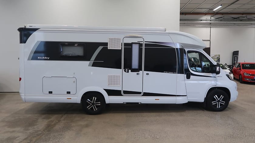 Bild 2 av Hobby Campervan Fiat Optima Premium T70 E Långbädd 3500kg 150hk