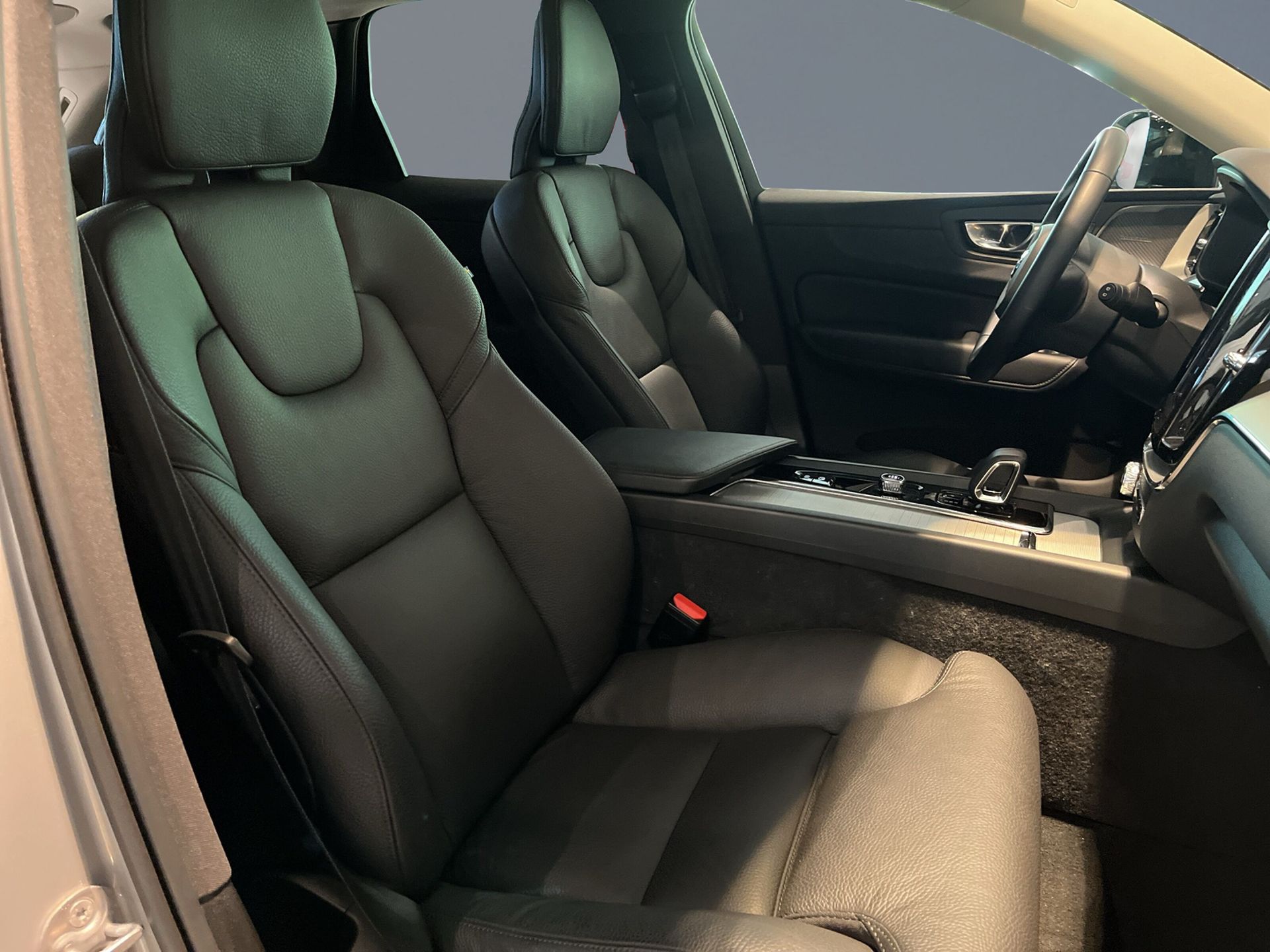 Volvo XC60 T6 Plus Dark Nordic Edition 2025, bild 7/10