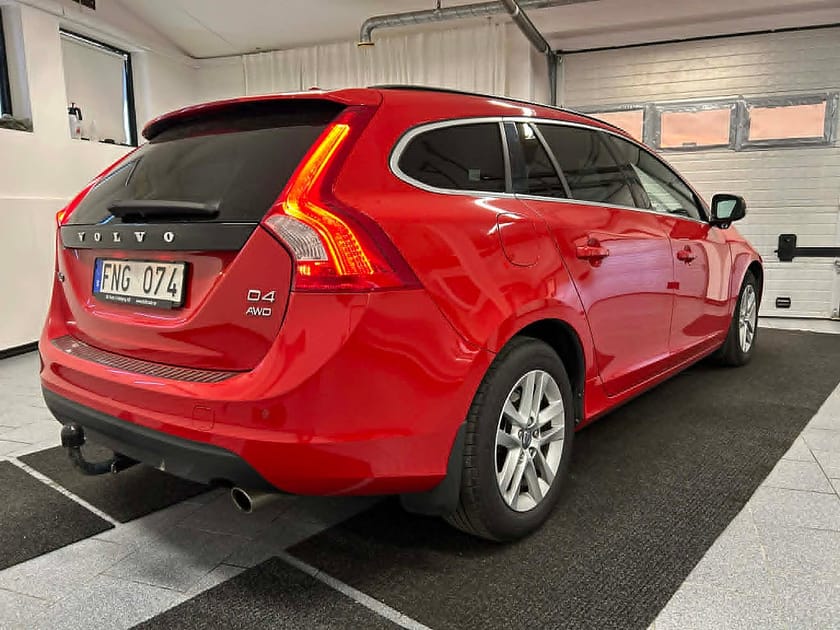Bild 2 av Volvo V60 D4 AWD 163 Geartronic Momentum Drag Euro 5