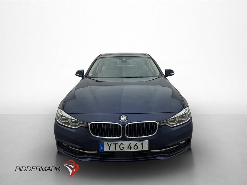 Bild 2 av BMW 330e Sedan Sport line Taklucka HUD HiFi Kamera Navi Halvskinn