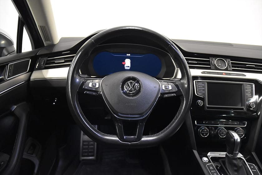 Bild 2 av Volkswagen Passat Alltrack 2.0 4Motion D-värm Cockpit Skinn Rattv Drag SoV-hjul