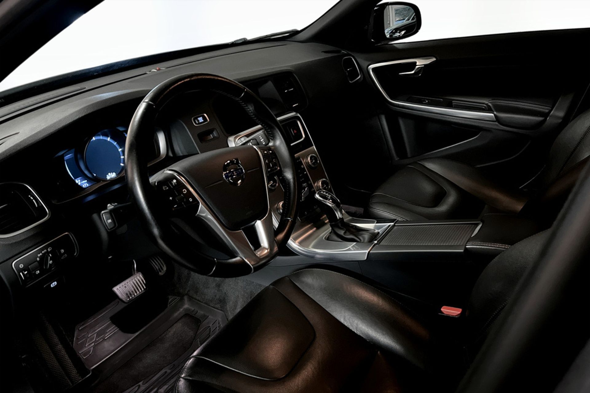 Volvo V60 Cross Country D3 2016, photo 5/9