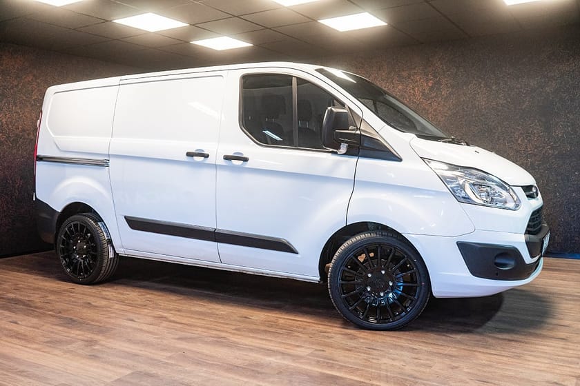 Bild 2 av Ford Transit Custom 270 2.0 TDCi | MOMS | 20" | Värm | 1343 kr/mån
