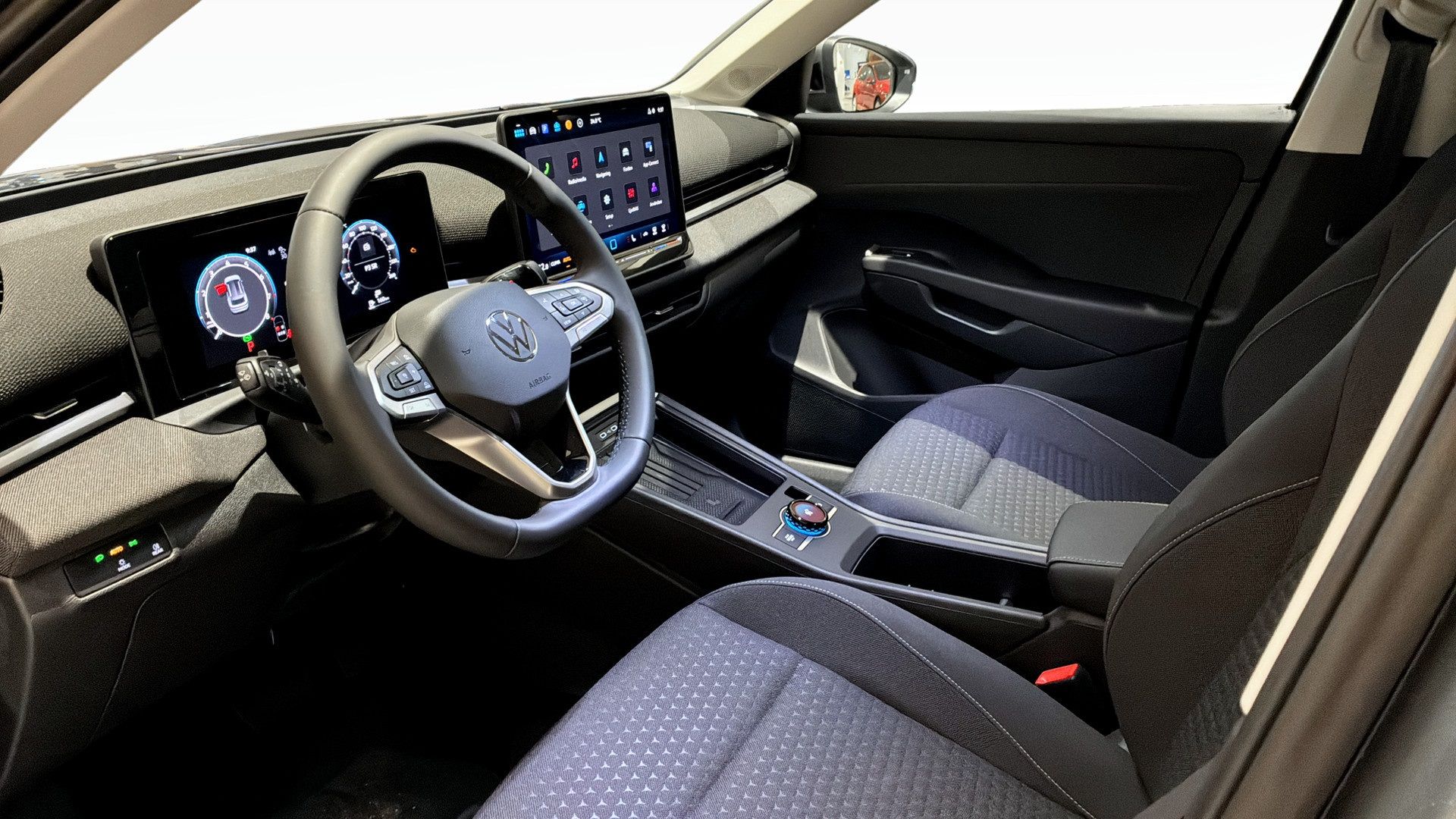 Volkswagen T-Roc 1.5 eTSI 2026, photo 7/10