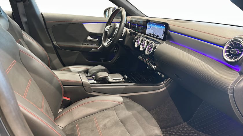 Bild 3 av Mercedes-Benz CLA 250 e COUPÉ  AMG Line Pano