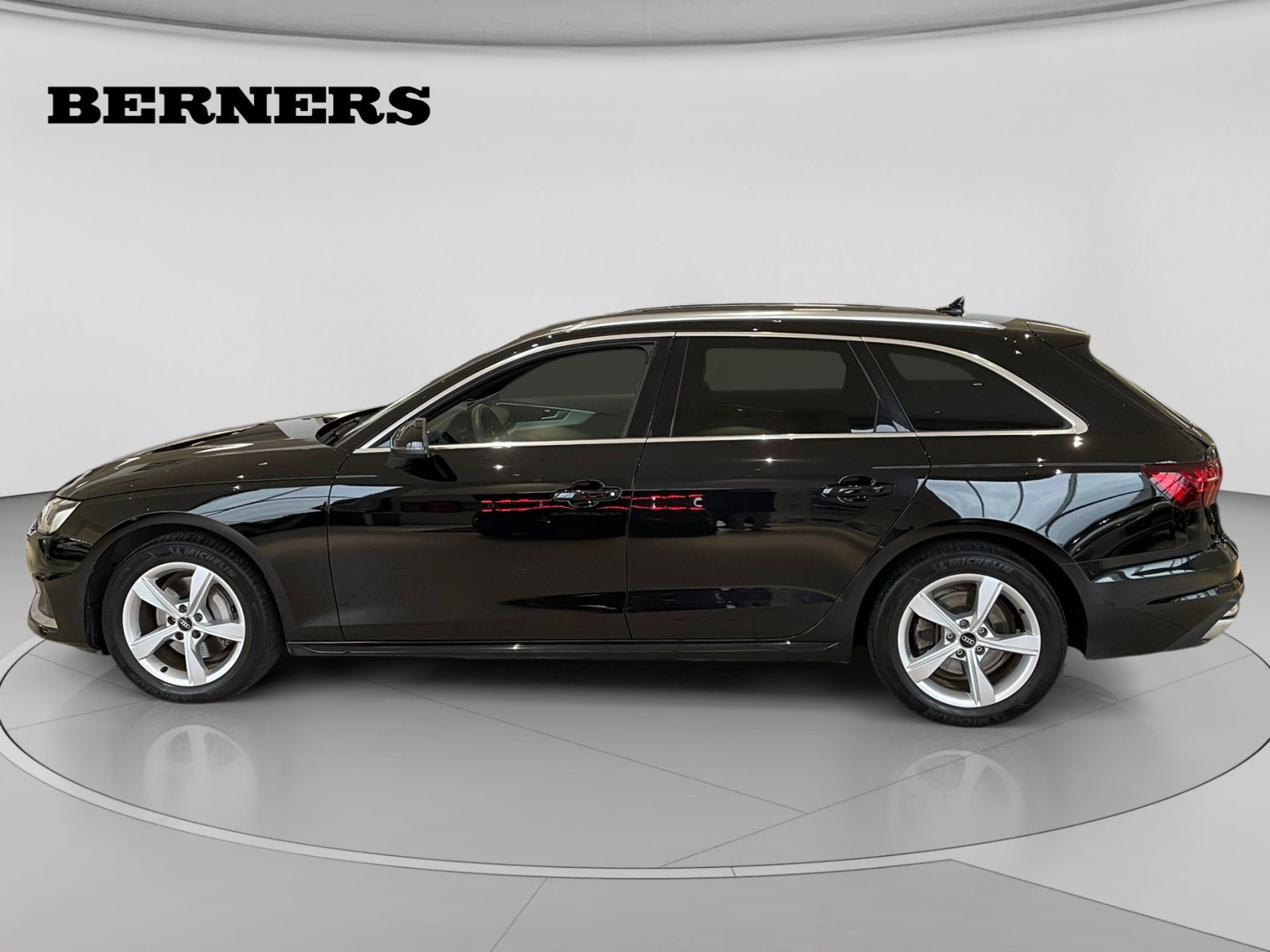 Audi A4 2024, bild 2/10