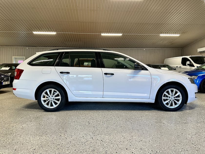 Bild 5 av Škoda Octavia Kombi Skoda 1.6 TDI Euro 6 Nybesiktigad Nyservad Kamrem bytt