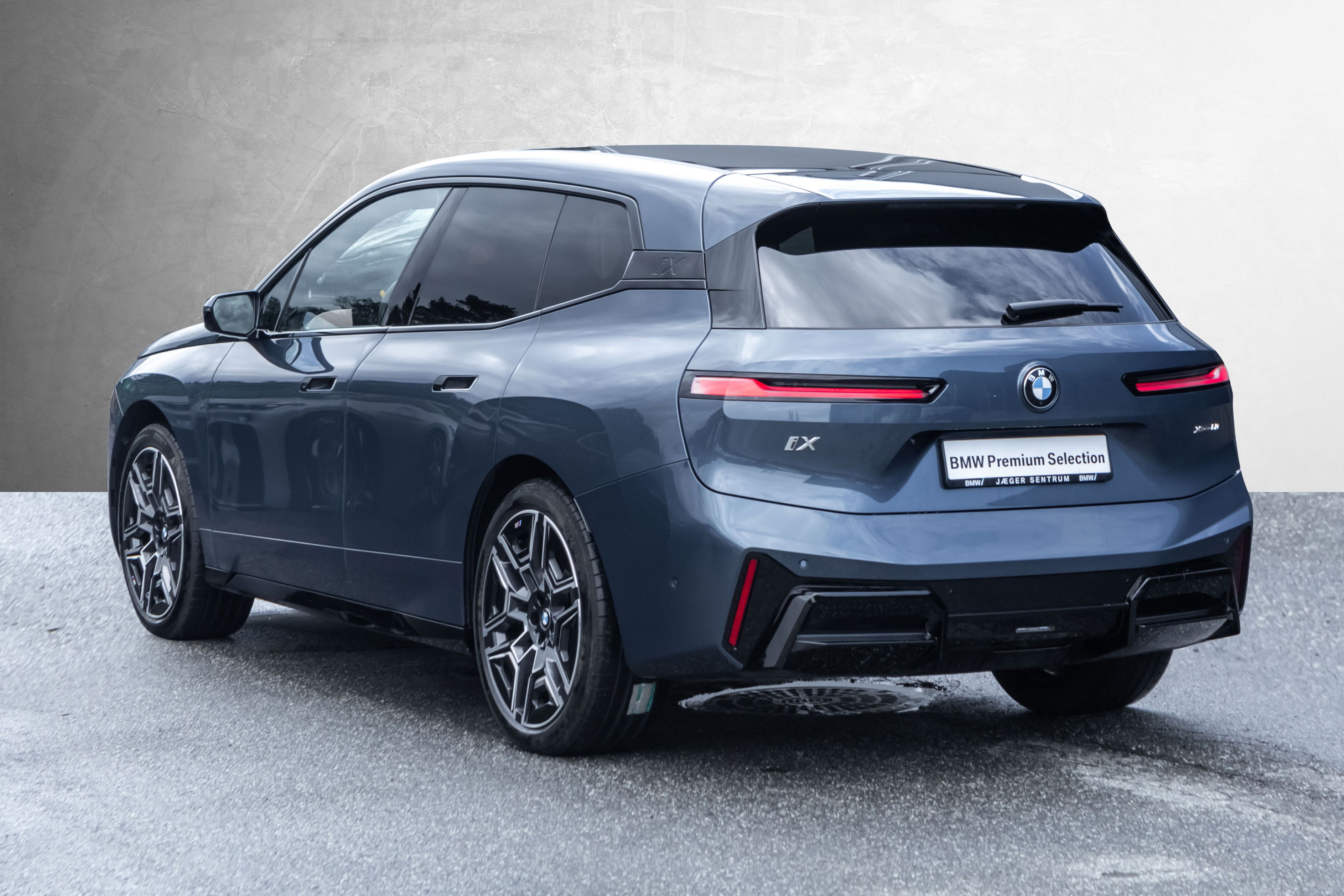 BMW iX xDrive60, 544hp, 2025